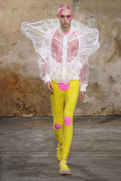 Look 3